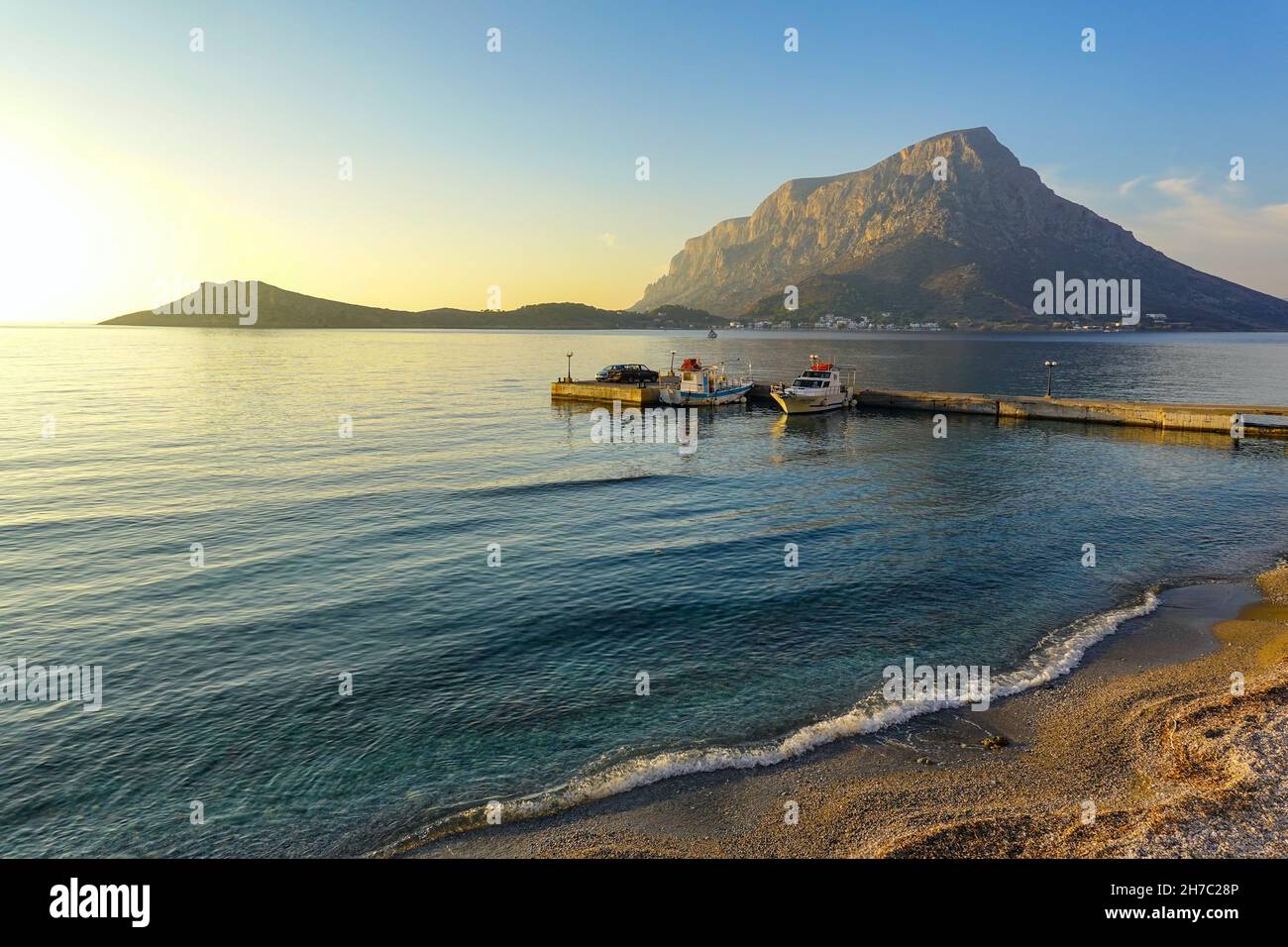 Sonnenuntergang am Myrties Jetty auf der griechischen Insel Kalymnos, in den Dodekanes, Ägäis, Griechenland Stockfoto