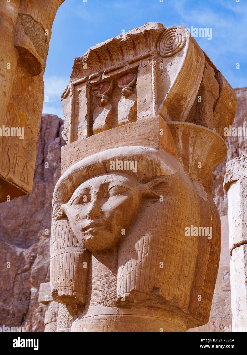 Säulen der Göttin Hathor, der Tempel der Hatschepsut, Luxor, Ägypten Stockfoto