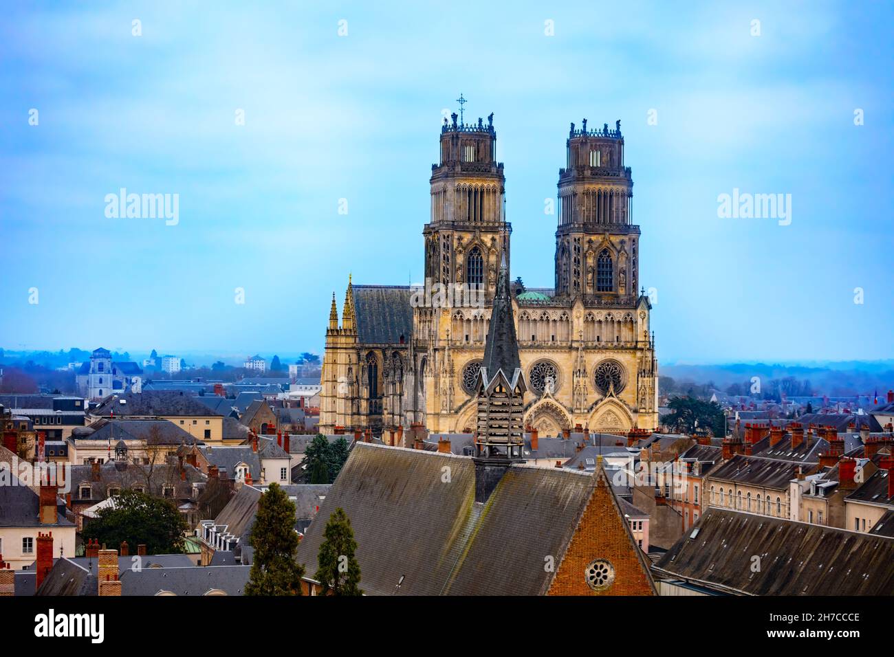 Kathedrale Sainte Croix, Dächer in der Innenstadt in Orleans Stockfoto