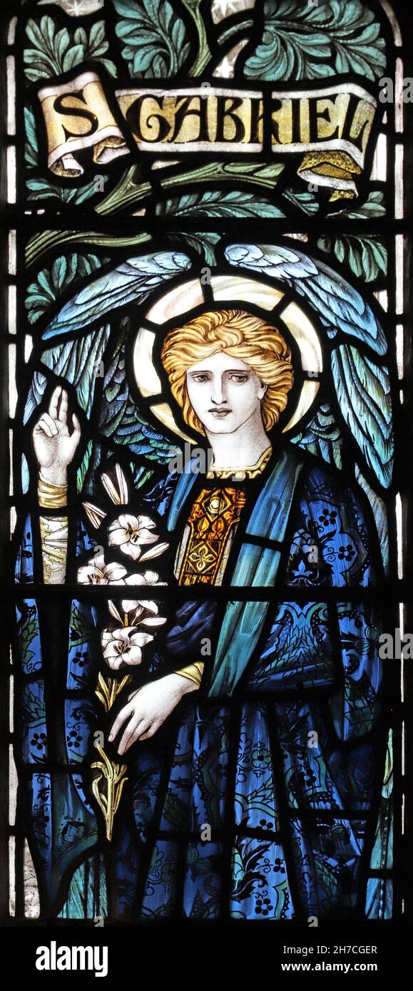 Ein Buntglasfenster von 1902 (Designer J W Brown) von James Powell & Sons, das Angel gabriel, St James Church, Badsey, Worcestershire, zeigt Stockfoto