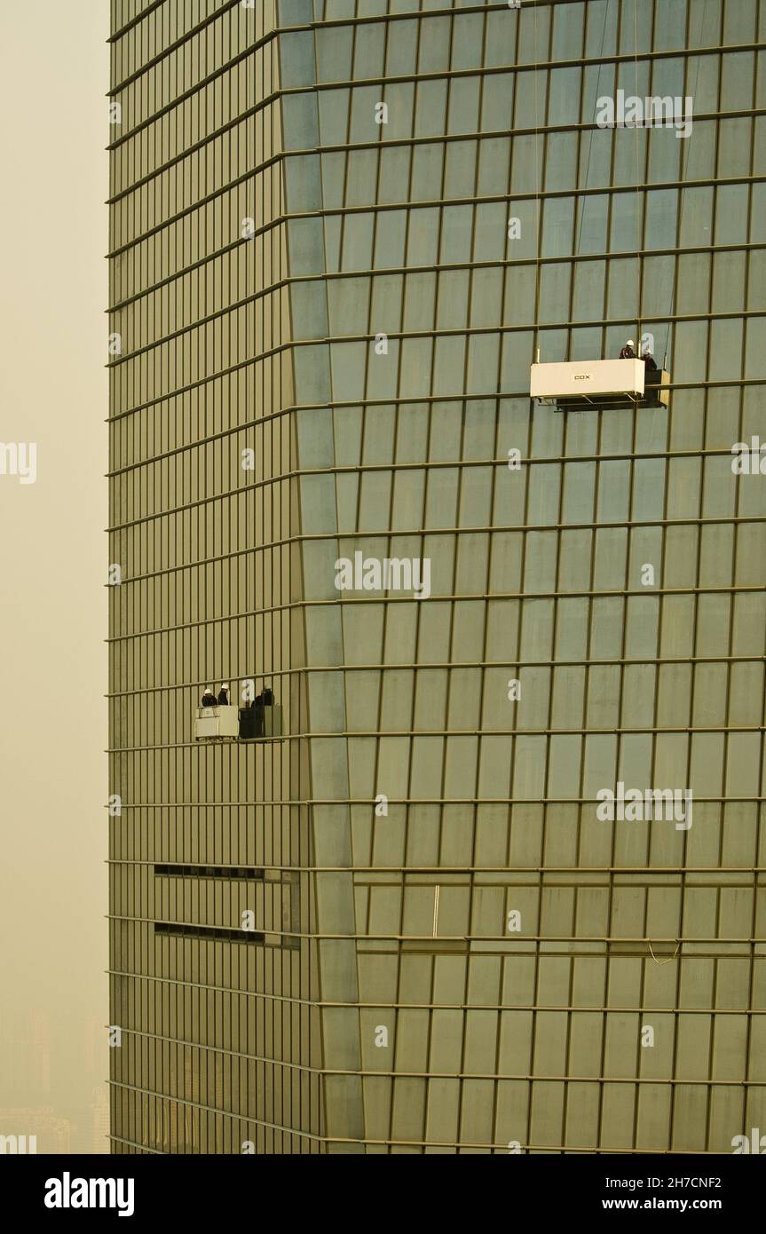 Fensterputzer am Shanghai World Financial Center, China, Shanghai Stockfoto