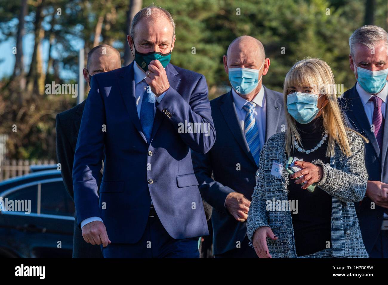 Knocknaheeny, Cork, Irland. 22nd. November 2021. Micheál Martin, ein Taoiseach, startete heute die College Awareness Week 2021 und pflanzte einen Baum an der Terence MacSwiney School in Knocknaheeny, Cork. Quelle: AG News/Alamy Live News Stockfoto