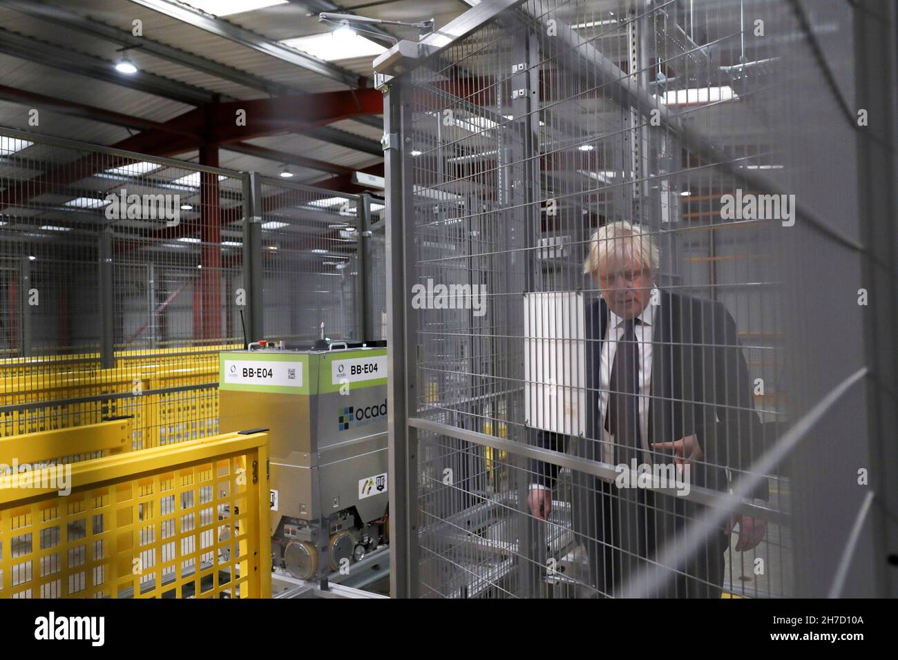 Premierminister Boris Johnson während eines Besuchs im Tharsus-Hauptquartier in Blyth, Northumberland, während der CBI-Jahreskonferenz. Bilddatum: Montag, 22. November 2021. Stockfoto