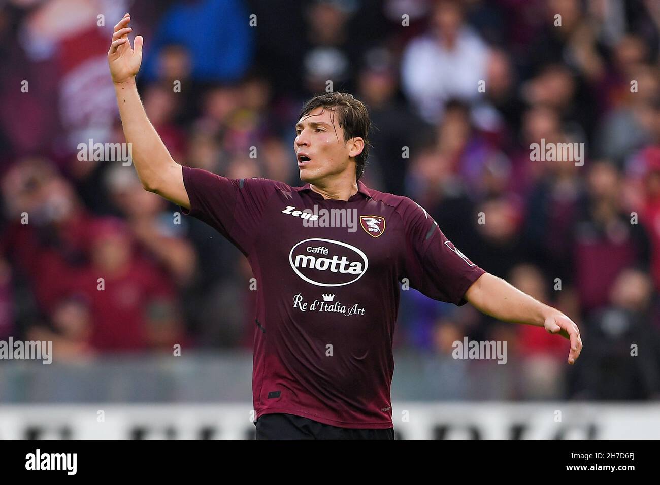 SALERNO, ITALIEN - NOVEMBER 21: Francesco Di Tacchio von US Salernitana in Aktion während des Serie A-Spiels zwischen US Salernitana und UC Sampdoria in Sta Stockfoto