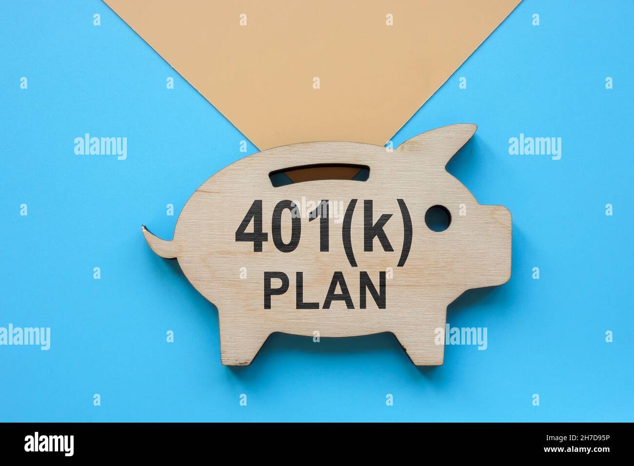 Sparschwein mit Worten 401k Plan für den Ruhestand. Stockfoto Sparschwein mit Worten 401k Plan für den Ruhestand. Stockfoto