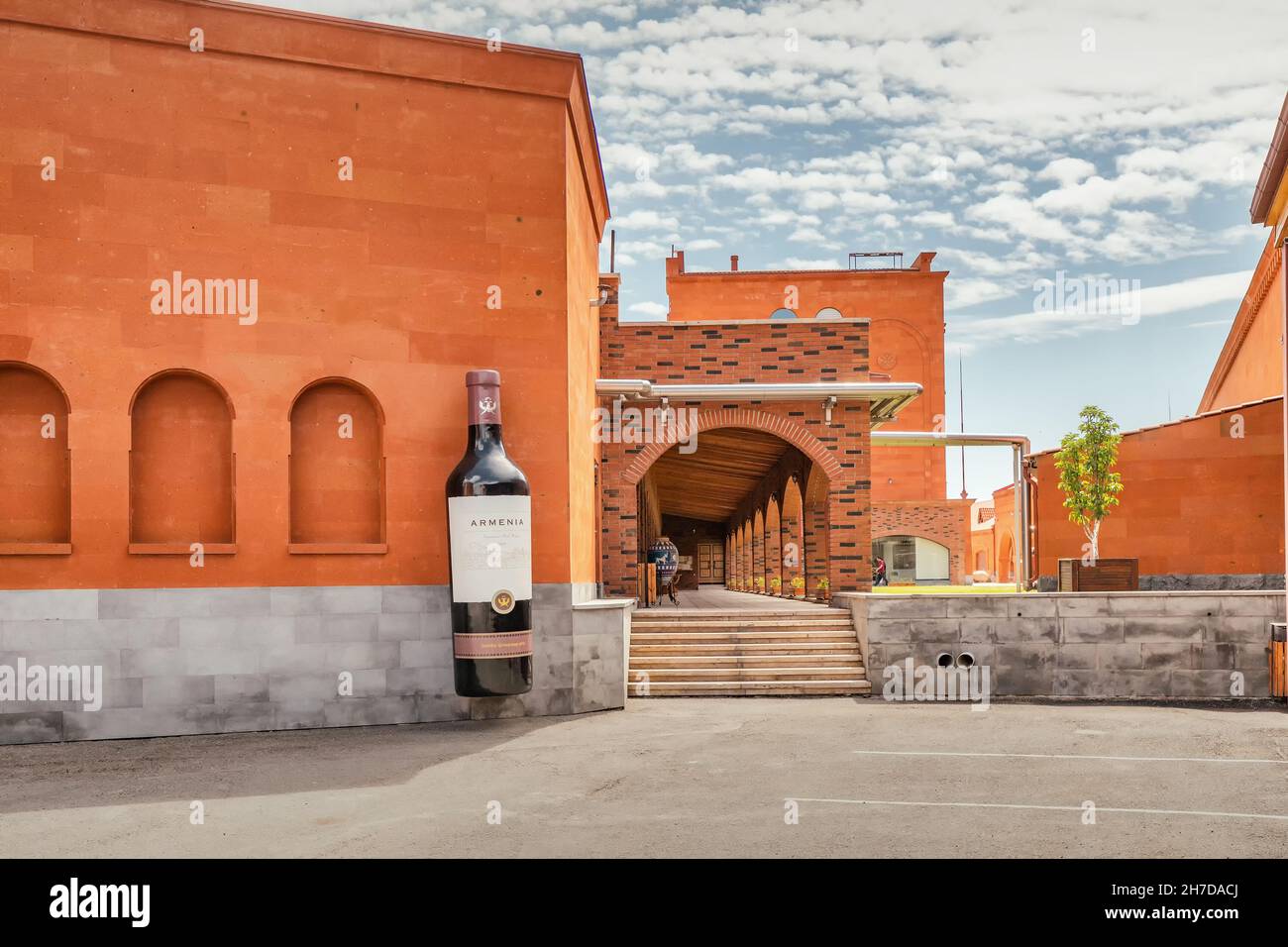 18. Mai 2021, Armenien Weinfabrik, Armenien: Bau der berühmten Fabrik zur Herstellung von Wein und Cognac: Armenia Wine. Sie produzieren hochwertige Alkoh Stockfoto