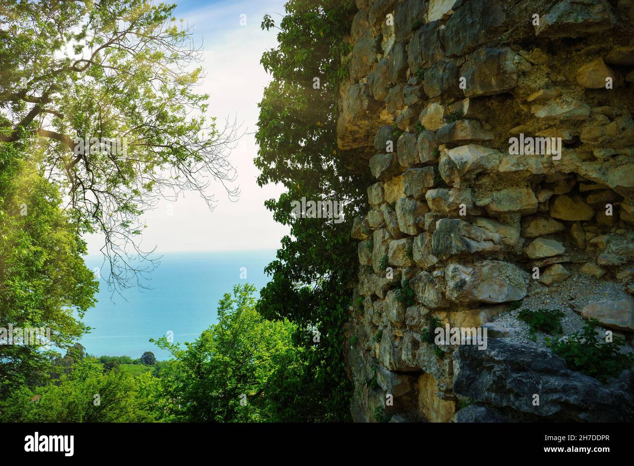 Landschaft mit den Ruinen der Anakopischen Festung. Neuer Athos, Abchasien. Stockfoto