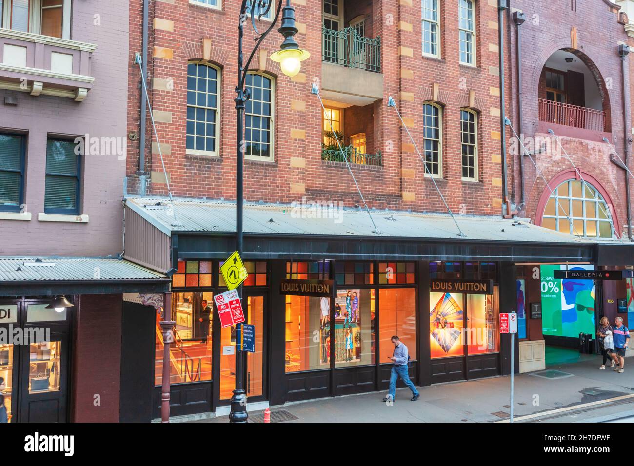 Louis Vuitton Luxuswarengeschäft in der T Gallerie in der Rocks Gegend von Sydney in der George Street, Australien. Stockfoto