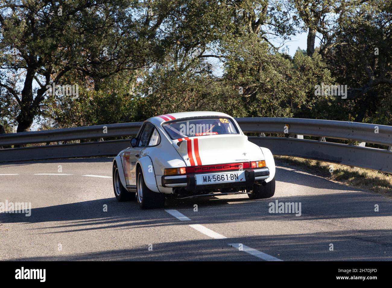 Porsche 911 nimmt am Zeitabschnitt der Rallye Costa Brava 2021 in Girona, Spanien, Teil Stockfoto