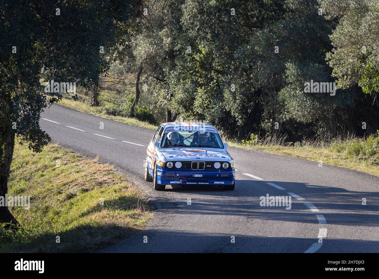BMW M3 nimmt an der Zeitstrecke der Rallye Costa Brava 2021 in Girona, Spanien Teil Stockfoto