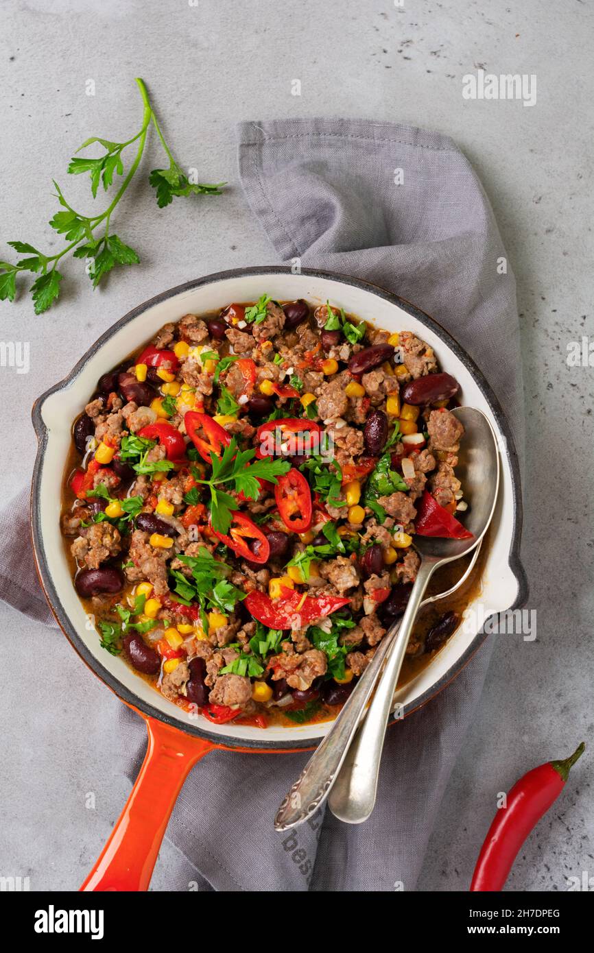 Rote bohnen in tomatensauce -Fotos und -Bildmaterial in hoher Auflösung ...