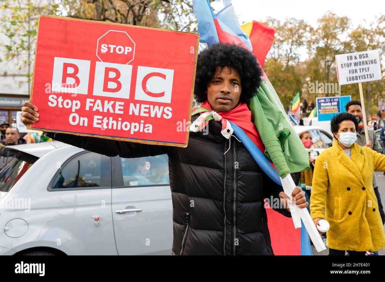 London, Großbritannien. 21. November 2021. Äthiopier marschieren vor der US-Botschaft aus Protest gegen die Außenpolitik der USA, der EU und des Vereinigten Königreichs gegen Äthiopien und die Drohung mit militärischer Inte Stockfoto