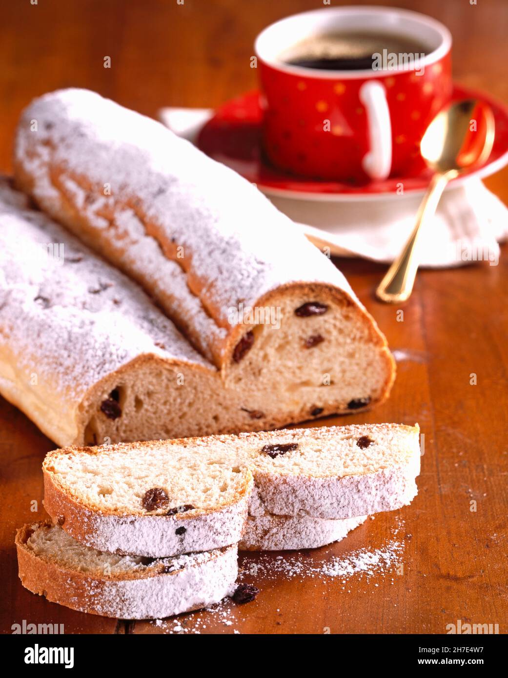 Hallesche Sticks (Hefeteig-Stollen mit Mandeln und Sultaninen) zu Weihnachten Stockfoto