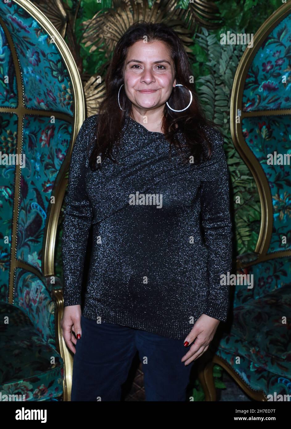 London, Großbritannien. 19th. November 2021. Nina Wadia wurde auf Proud Embankment für die Cabaret All Stars Show in London gesehen. (Foto von Brett Cove/SOPA Images/Sipa USA) Quelle: SIPA USA/Alamy Live News Stockfoto