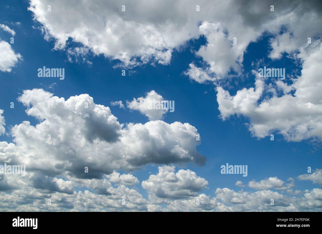 Stürmischer Himmel und Wolken Hintergrund, natürliche Tapete Stockfoto