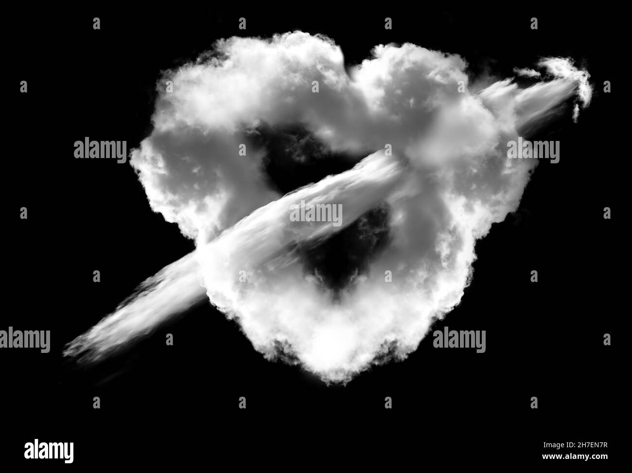 Herzförmige weiße Wolke mit einem Wolkenpfeil, der durch sie geht, isoliert auf schwarzem Hintergrund. Liebe und romantische Leidenschaft konzeptionelle Illustration Stockfoto