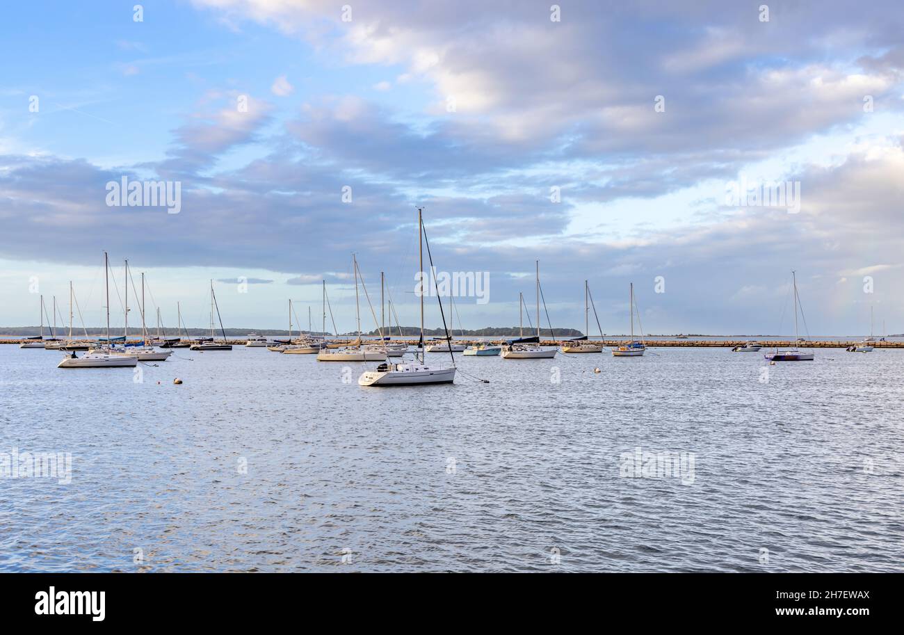 Landschaft von Booten an der Anlegestelle in Sag Harbor, NY Stockfoto