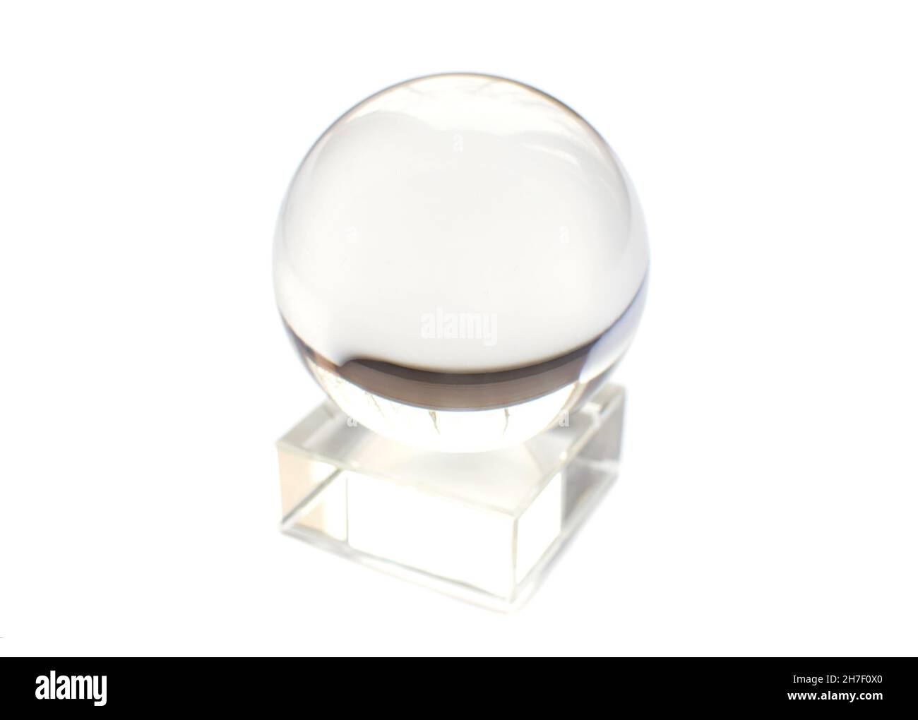 Ein Souvenir transparente Glaskugel auf weißem Hintergrund Stockfoto