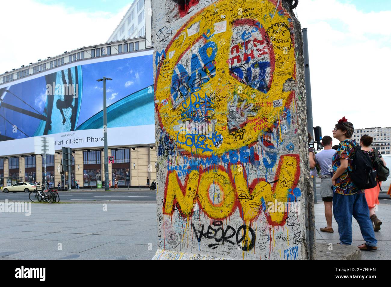 DEUTSCHLAND. BERLIN. EIN STÜCK DER EHEMALIGEN BERLINER MAUER. Stockfoto
