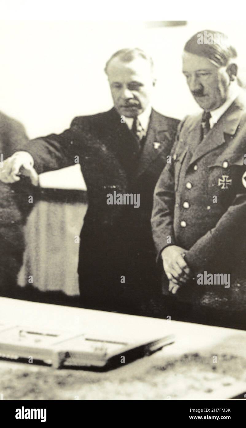 DEUTSCHLAND. MECKLENBURG-VORPOMMERN. RÜGEN. BINZ. DAS DOKUMENTATIONSZENTRUM IST VOLL VON ARCHIVEN, DIE DEN BAU VON PRORA ZEIGEN. HIER EIN PORTRÄT Stockfoto