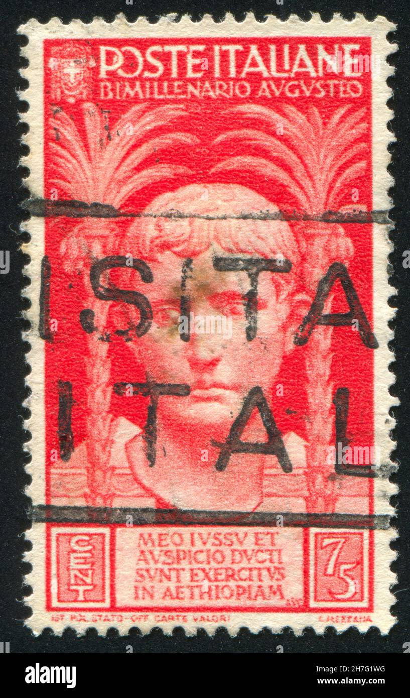 ITALIEN - UM 1937: Briefmarke gedruckt von Italien, zeigt Augustus Caesar, um 1937 Stockfoto