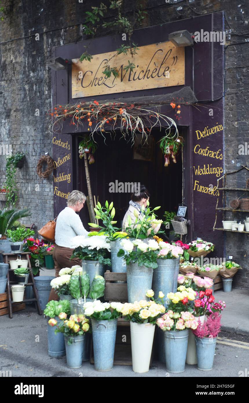 GROSSBRITANNIEN. LONDON. DISTRIKT SOUTHWARK UND BANKSIDE. DER BOROUGH MARKT EXISTIERT SEIT 1851. EINMAL BEDROHT, IST ES JETZT DER RICHTIGE ORT FÜR DIEJENIGEN, DIE Stockfoto