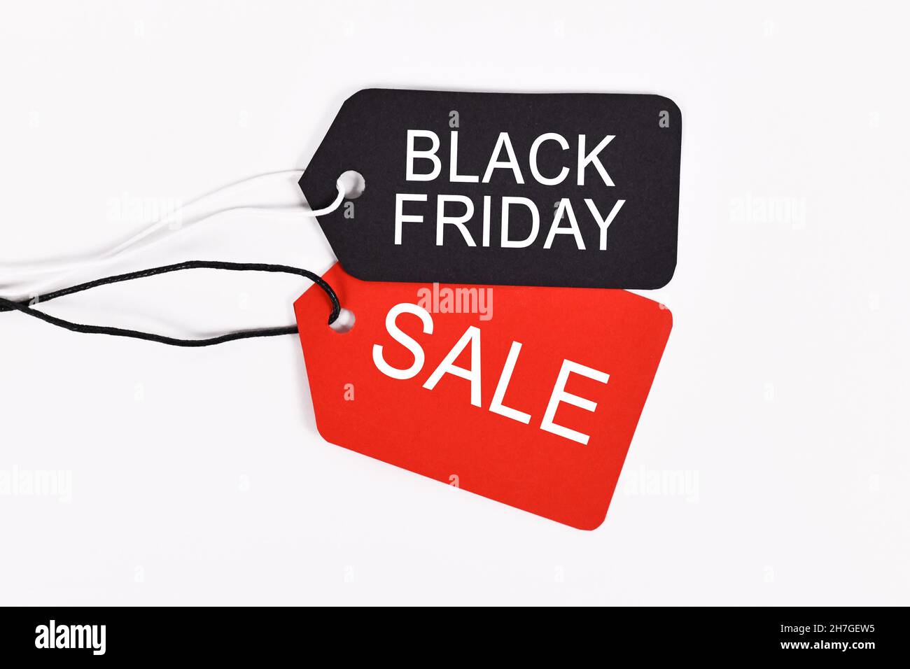 Black Friday und Sale Preisschilder auf weißem Hintergrund Stockfoto