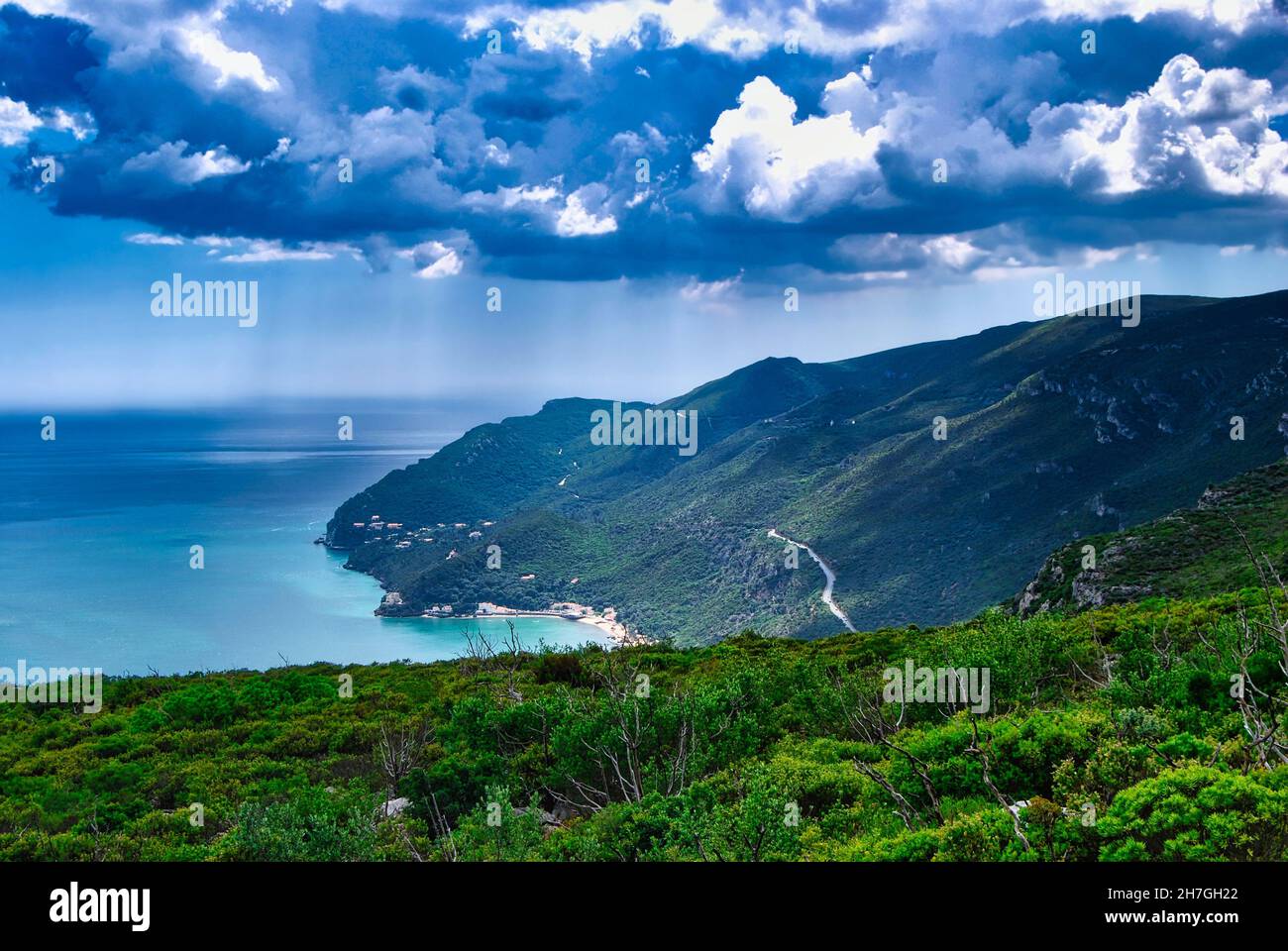 Seera da Arrabida Setubal Naturlandschaft. Wunderschöne Aussicht auf die Wolkenlandschaft. Stockfoto