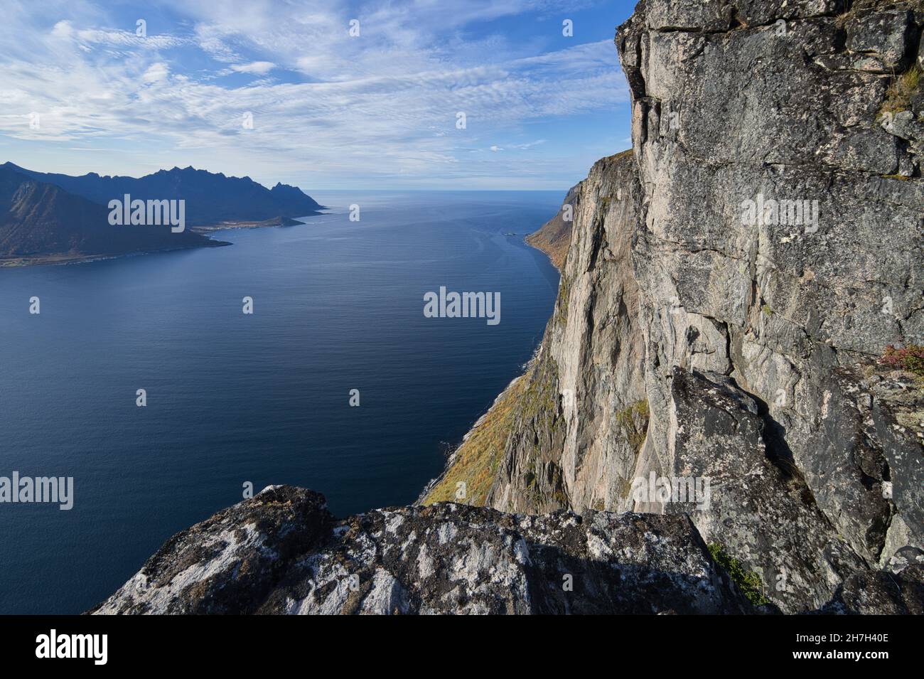 Fjord vom Berg Hesten aus gesehen, Insel Senja, Troms, Norwegen Stockfoto