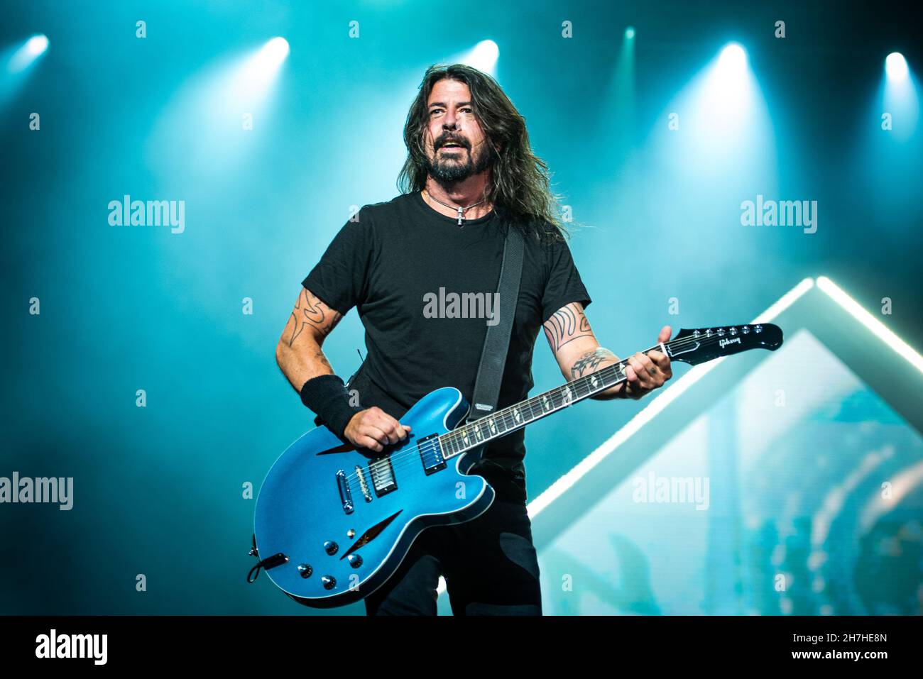 LONDON, LONDON STADIUM, JUNI 23rd 2018: Dave Grohl, Gitarrist, Sänger und Gründer der amerikanischen Band Foo Fighters, tritt live auf der Bühne der „Concrete and Gold“ Welttournee 2017/2018 auf Stockfoto