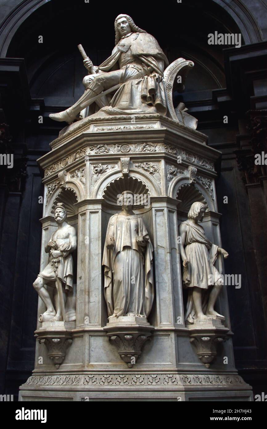 Begräbnisstätte für Karl Emmanuel II., Herzog von Savoyen 1850Tomb Cappella della Sacra Sindone - Turin Palazzo reale - Grabkapelle des Heiligen Grabtuches - Königlicher Palast von Turin, Italien, Italien (entworfen vom Architekten Guarino Guarini und gebaut am Ende des 17th. Jahrhunderts (1668–1694), Unter der Herrschaft von Karl Emmanuel II., Herzog von Savoyen. Die Kapelle wurde gebaut, um das Grabtuch von Turin (Sindone di Torino) zu beherbergen, ein religiöses Relikt, von dem viele glaubten, dass es sich um das Grabtuch von Jesus von Nazareth handelt.) Stockfoto