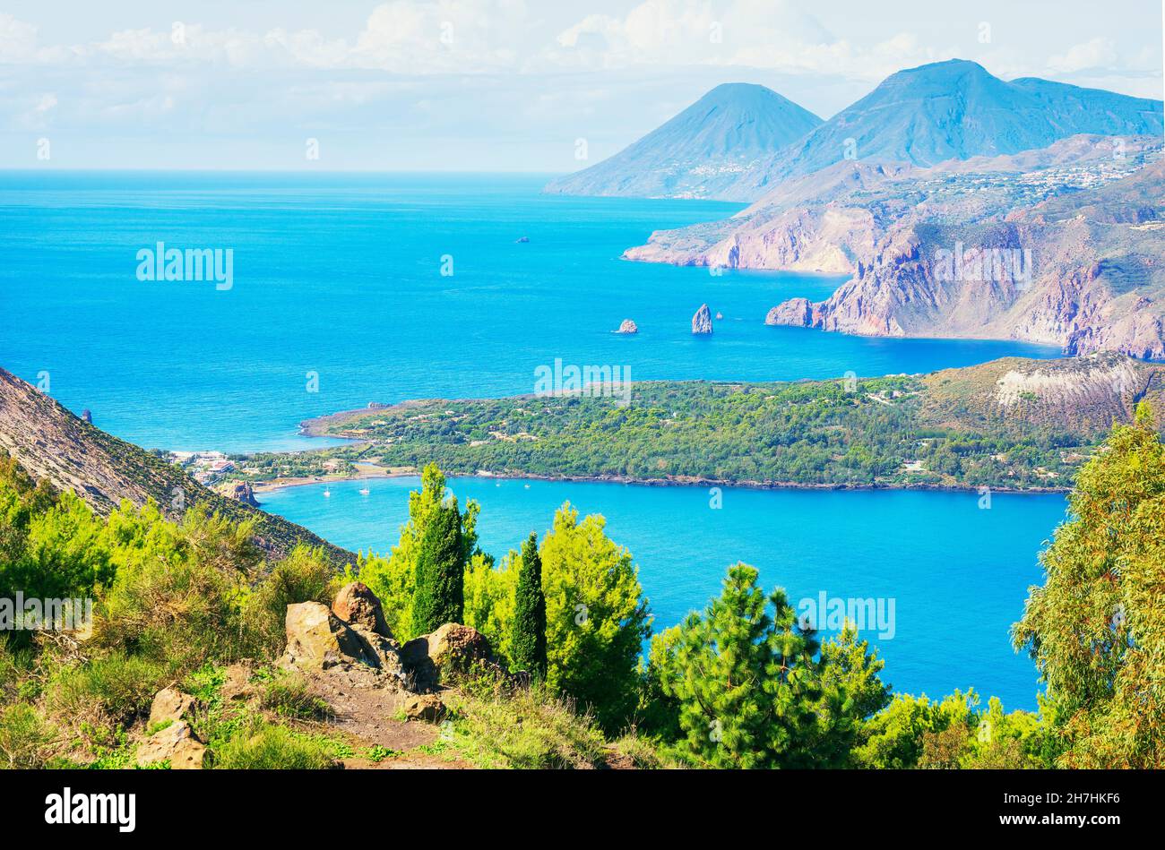 Blick auf Lipari und Salina Island, Vulcano Island, Äolischen Inseln, Sizilien, Italien Stockfoto