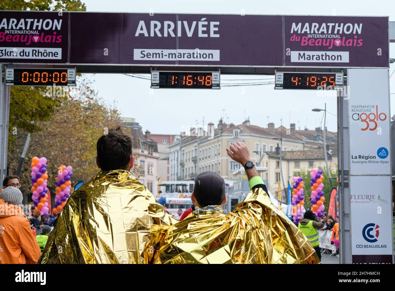 Villefranche sur Saône (Frankreich), 20. November 2021. Auf der Ziellinie des Beaujolais-Marathons. Stockfoto