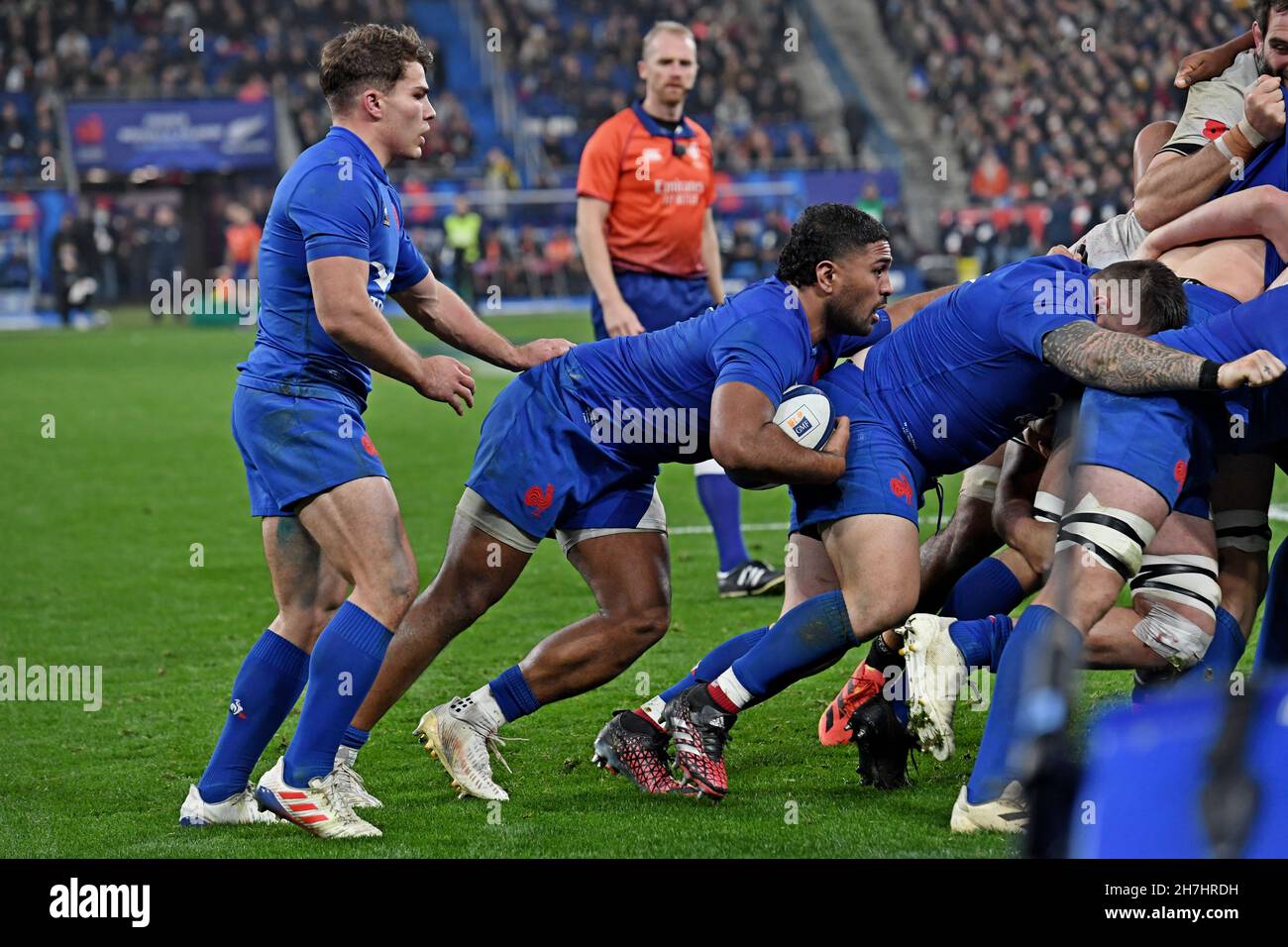 Frankreich National Rugby Scrum-Half Antoine Dupont (#9) in Aktion während eines Falles zwischen Neuseeland All Blacks und Frankreich bei Rugby Autumn Internationa Stockfoto