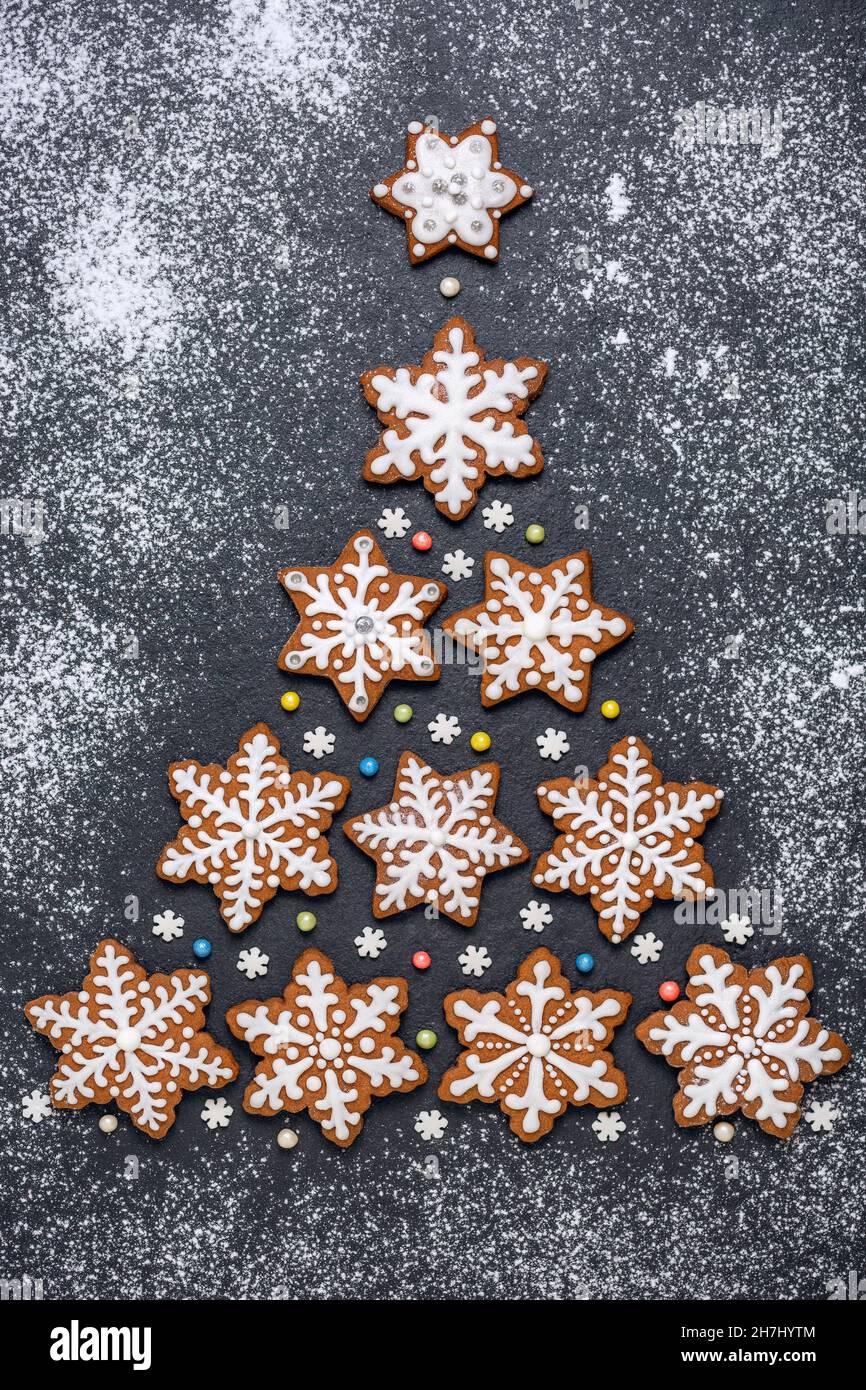 weihnachtsbaum aus hausgemachten Lebkuchengebäck Stockfoto