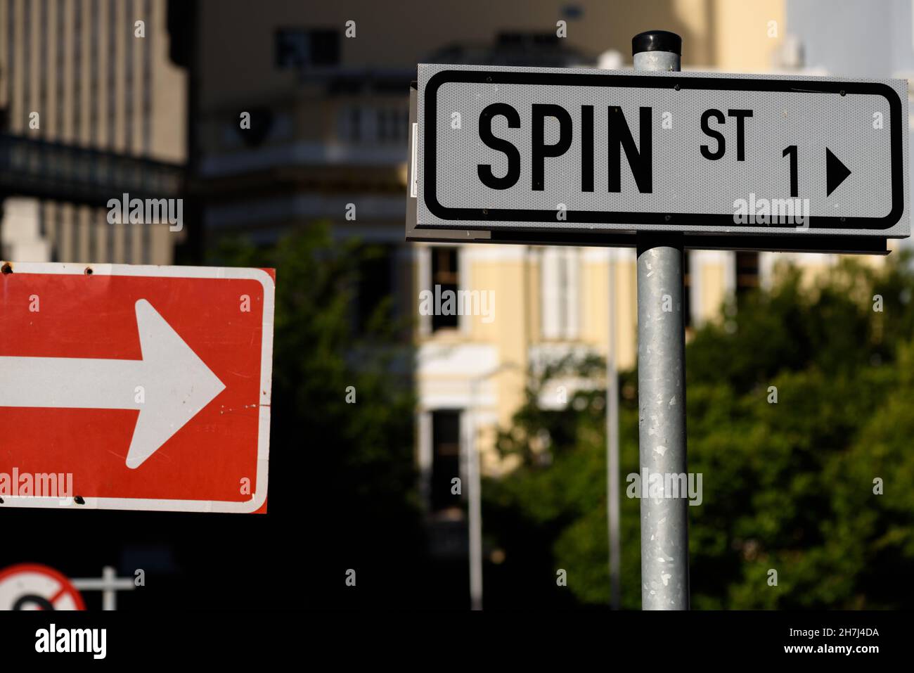 Die Kunst der Drehung in der Welt der Nachwahrheit hat es Unternehmen und Regierungen ermöglicht, dem Mißtrauenswillen für ihre Politik und ihr Handeln zu entkommen Stockfoto