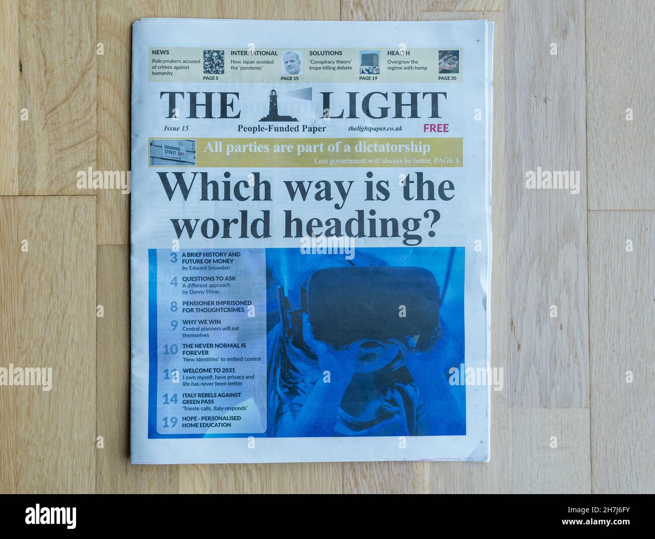 Titelseite der auf Verschwörungstheorie basierenden Zeitung The Light, die von Darren Smith veröffentlicht wurde, veröffentlicht durch Briefkästen von Freiwilligen im Haushalt Stockfoto