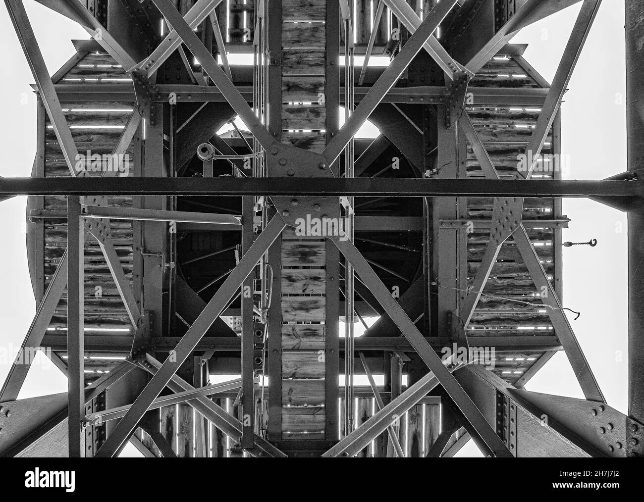 Vertikale Ansicht eines der vier Krane auf dem schwimmenden Hafen in Bristol UK Stockfoto