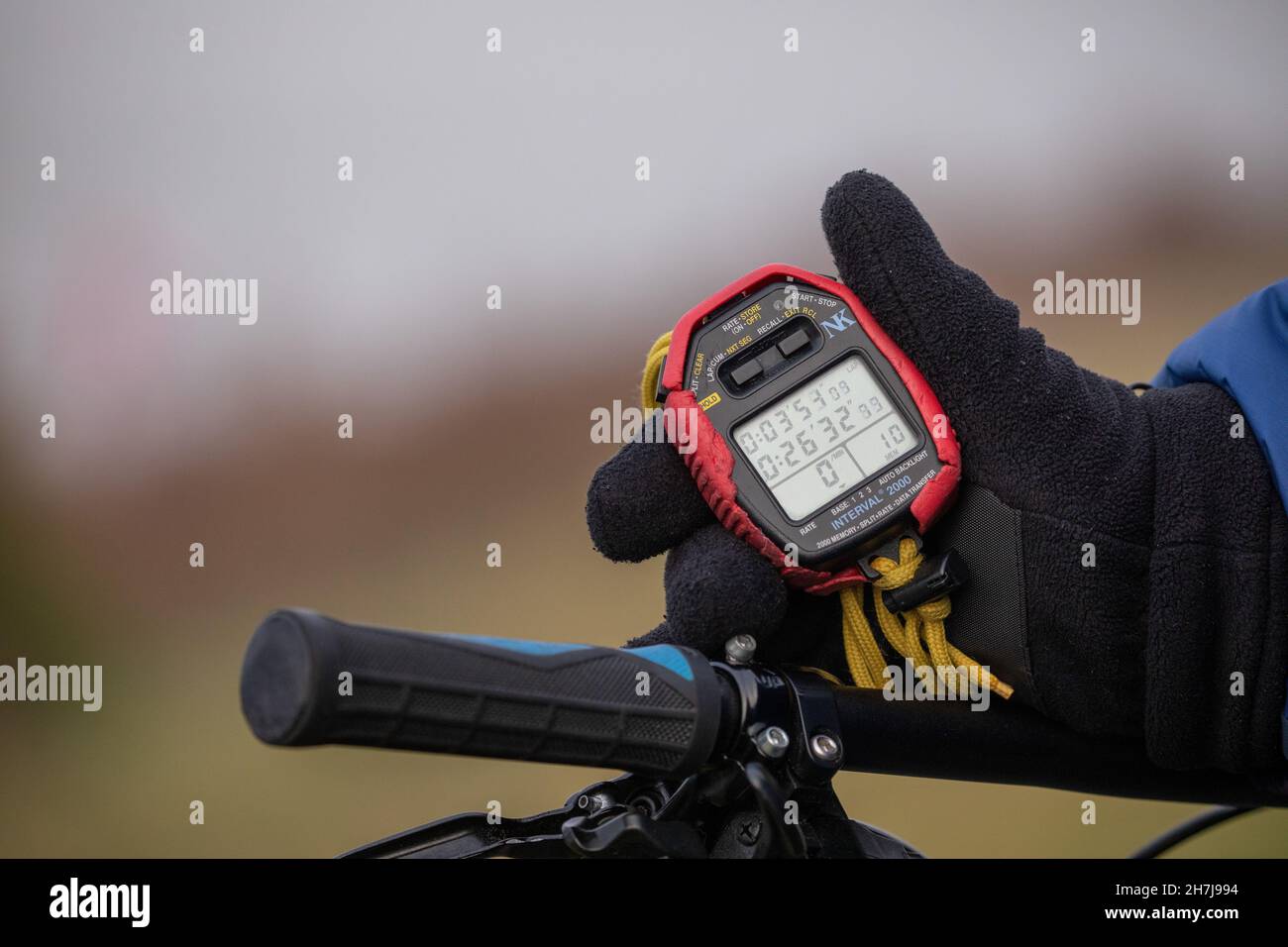 Eric Farrell, britischer Kanutrainer, während einer morgendlichen Trainingseinheit am Dorney Lake am 4th. Februar 2021 in Buckinghamshire im Vereinigten Königreich Stockfoto