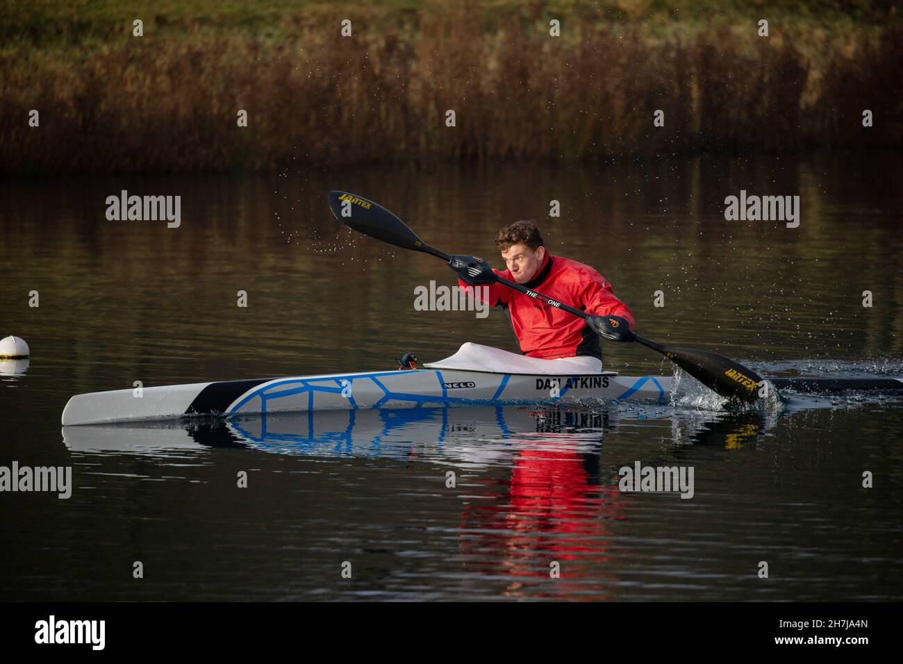 Der britische Sprint-Kanufahrer Dan Atkins während eines morgendlichen Trainings am Dorney Lake am 4th. Februar 2021 in Buckinghamshire im Vereinigten Königreich. Stockfoto