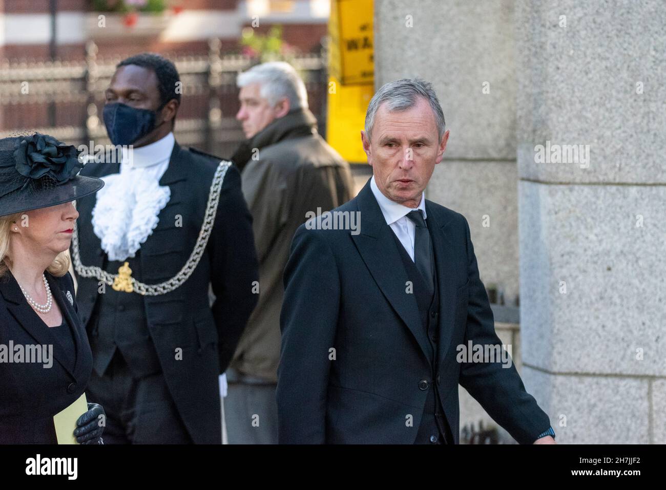 Der Abgeordnete von Nigel Evans, der zum Trauerdienst eintrifft, fordert eine Messe für den ermordeten Abgeordneten Sir David Amess in der Westminster Cathedral, London, Großbritannien Stockfoto