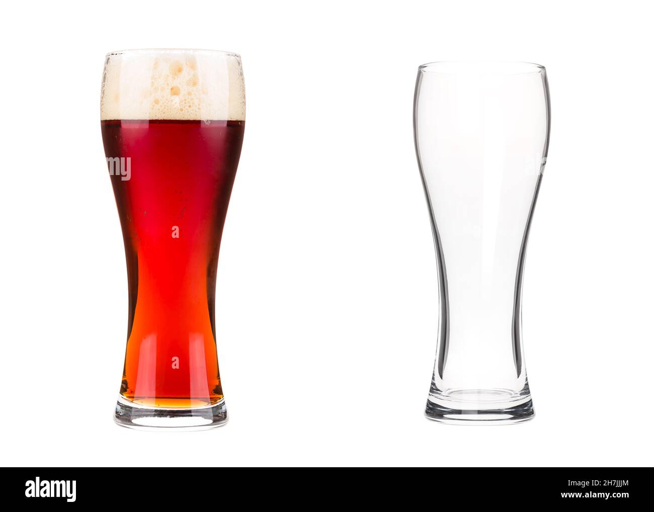 Zwei Biergläser isoliert auf weißem Hintergrund Stockfoto