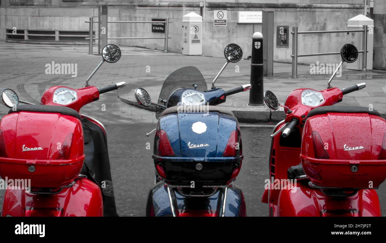 Vespa ist in einer Reihe! Stockfoto