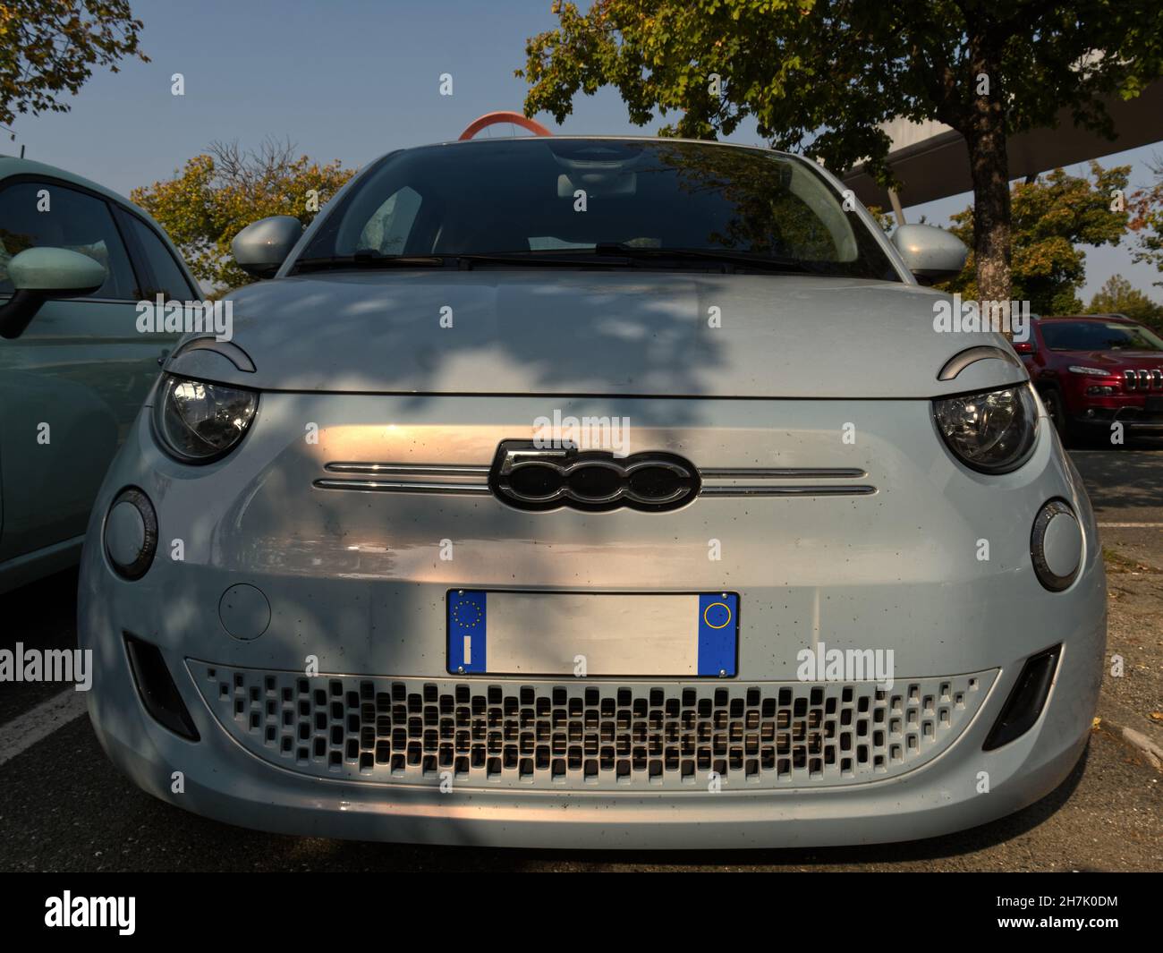 Turin, Italien - 14. oktober 2021: Die unverwechselbare Form des Fiat 500, ein Beispiel für italienisches Design Stockfoto