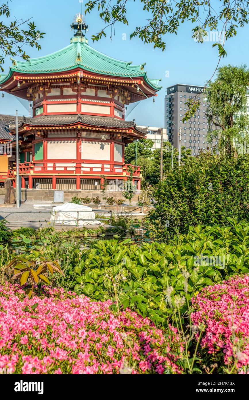 Die Bentens tun Tempel auf einer Insel im Shinobzu Teich im Ueno Park, Tokyo, Japan Stockfoto