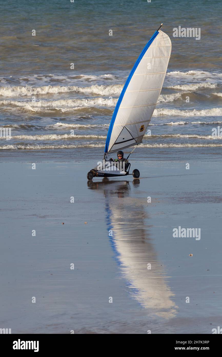 Windsurfsessel, Arromanches-les-Bains, Normandie, Frankreich Stockfoto