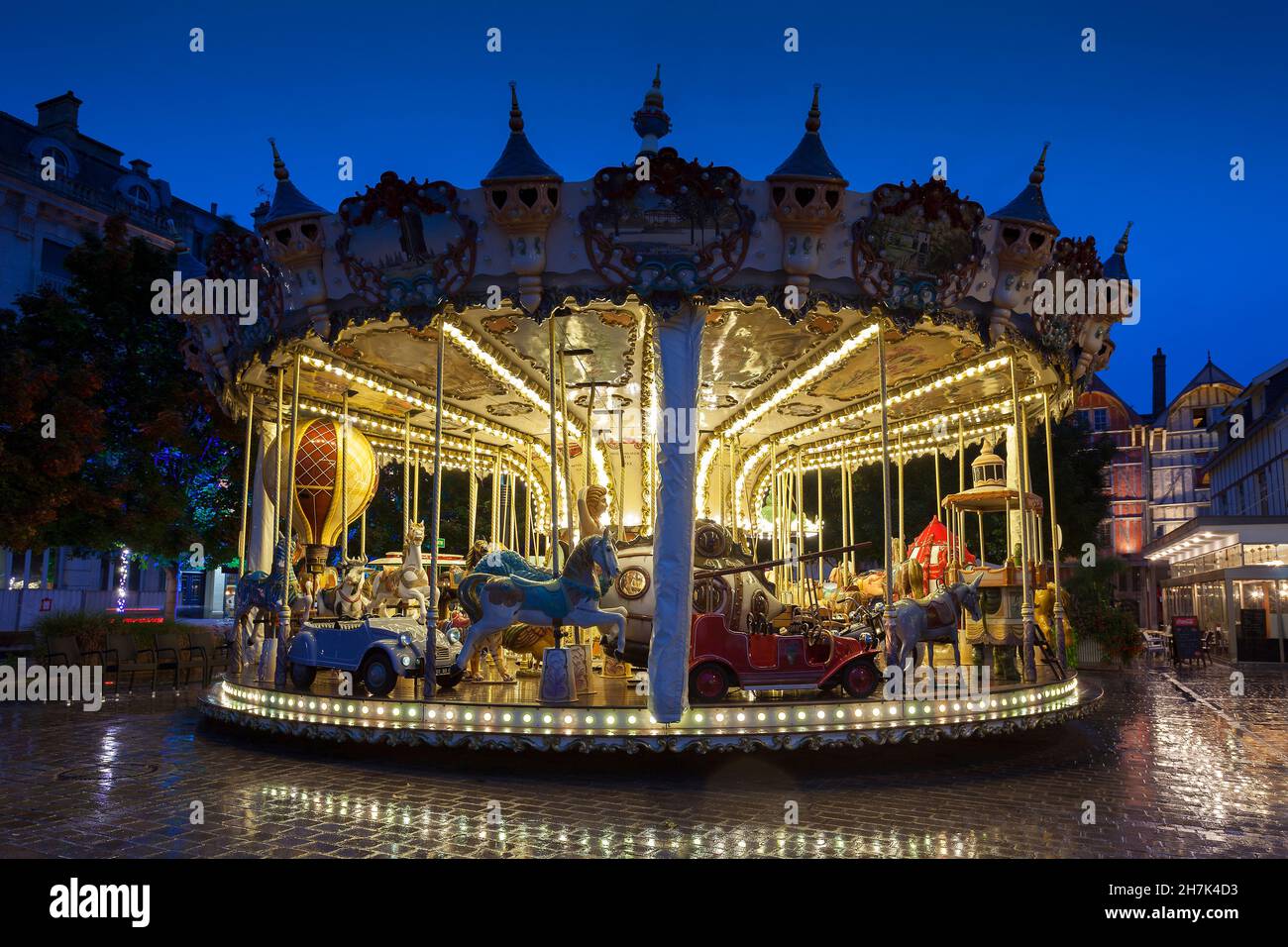 Karussell in Troyes, Departement Aube, Elsass Champagne-Ardenne Lothringen, Frankreich Stockfoto Karussell in Troyes, Departement Aube, Elsass Champagne-Ardenne Lothringen, Frankreich Stockfoto