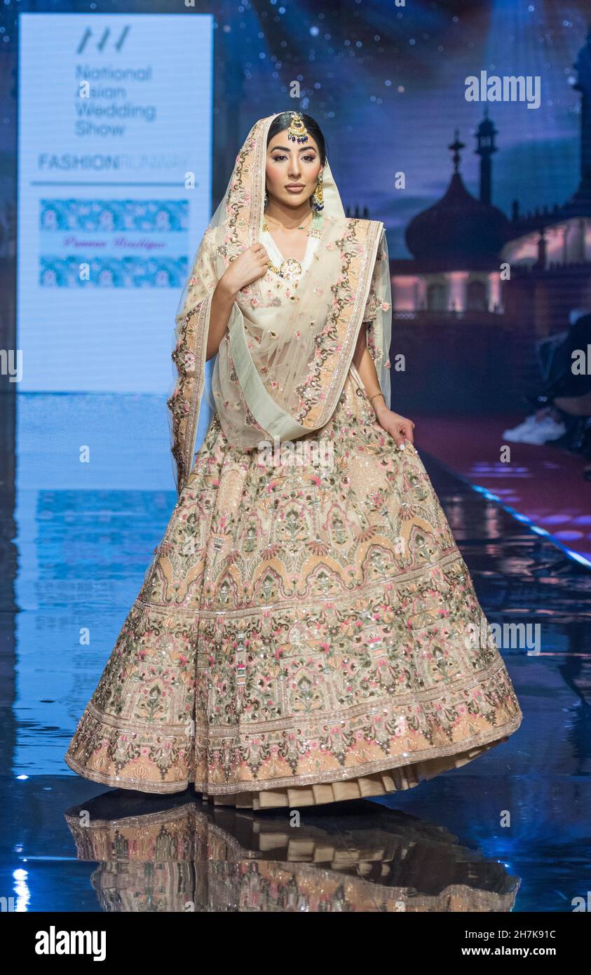 Nationale Asiatische Hochzeitsschau 2021 London - India Fashion Week 2021 London Stockfoto