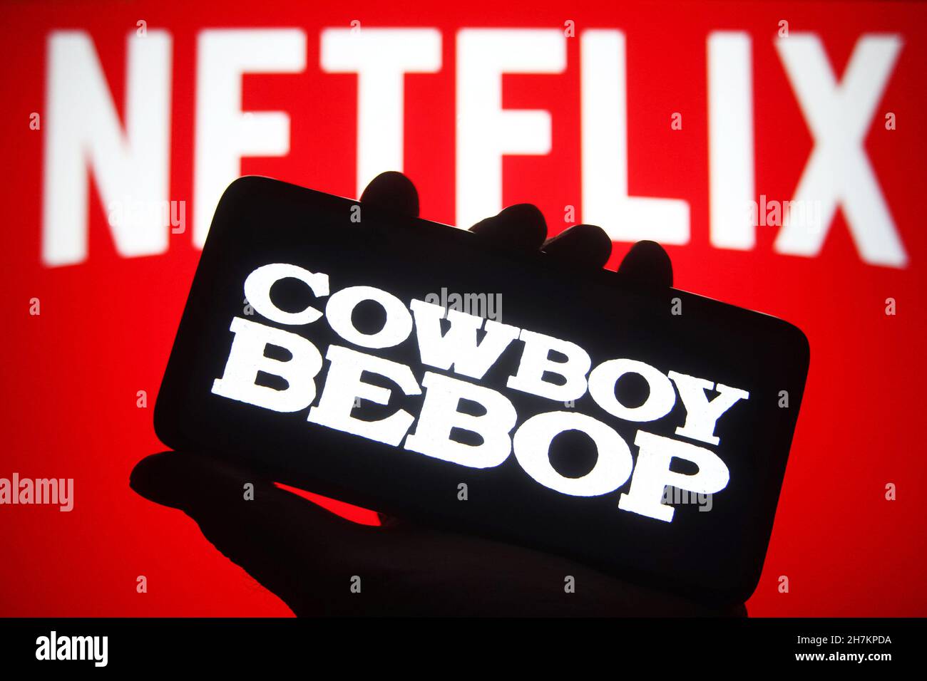 Ukraine. 23rd. November 2021. In dieser Fototafel ist ein Cowboy Bebop-Logo einer Fernsehserie auf einem Smartphone mit einem Netflix-Logo im Hintergrund zu sehen. (Foto von Pavlo Gonchar/SOPA Images/Sipa USA) Quelle: SIPA USA/Alamy Live News Stockfoto