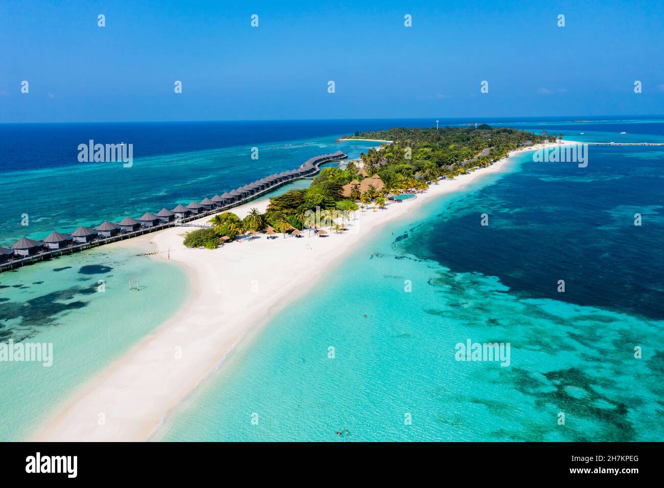 Panoramablick auf die Villen in Kuredu, Malediven Stockfoto